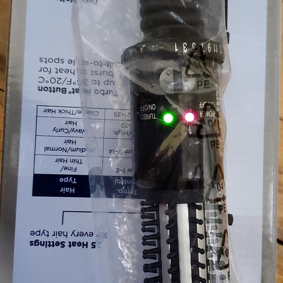 Conair Curl Smooth Style 3/4in Dtyling Brush 30-Second Heat-Up 25 Heat Settings - Picture 3 of 3